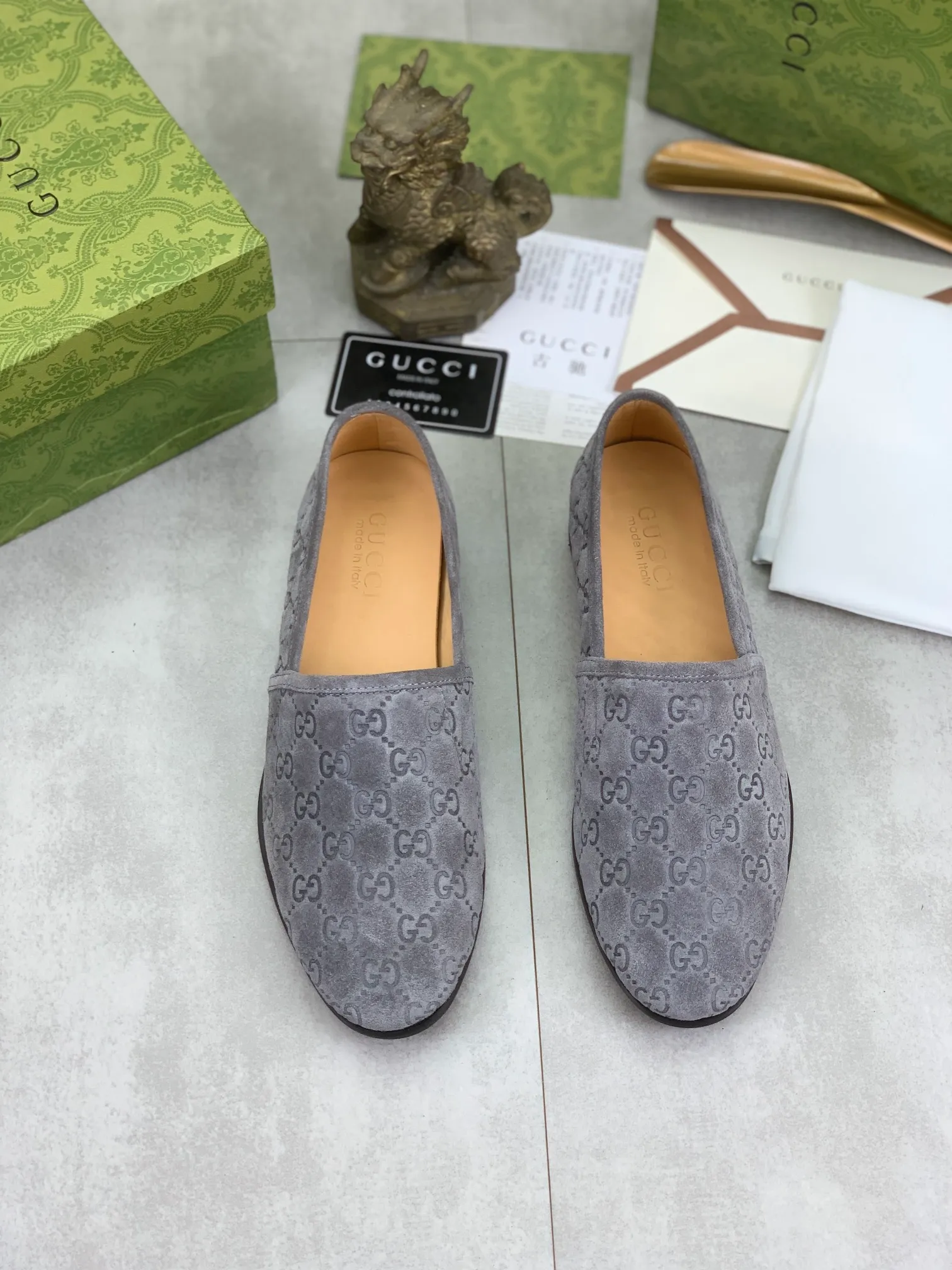 Men's Men's Shoes 💰P500💰【New Style】Water-dyed Niuli Gucci's most popular selection of lazy slip-on leather shoes (Gucci) official website latest Gucci lazy leather shoes, hot style 💥 simple and elegant style, exclusive for trendy men. Unique official website latest brand original double G embossing Elements 👑 Original Gucci decoration, fashionable and elegant, fabric original calfskin ✅ fully imported first-layer cowhide lining, official website designated wear-resistant, rubber business outsole, classic model taken at the counter in real life 🎬38-44 Various colors available